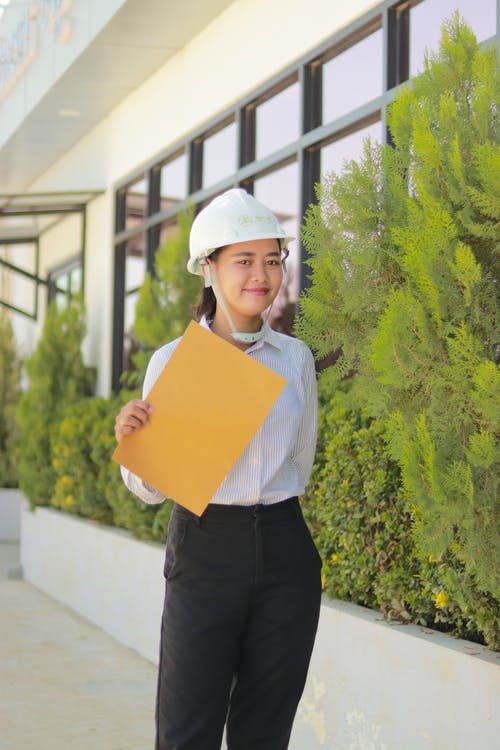 有关垂直拍摄, 女人, 工厂的免费素材图片