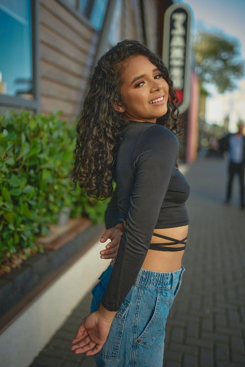 有关中空装, 垂直拍摄, 女人的免费素材图片