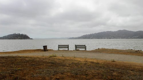 有关坏心情, 座位, 湖边的免费素材图片