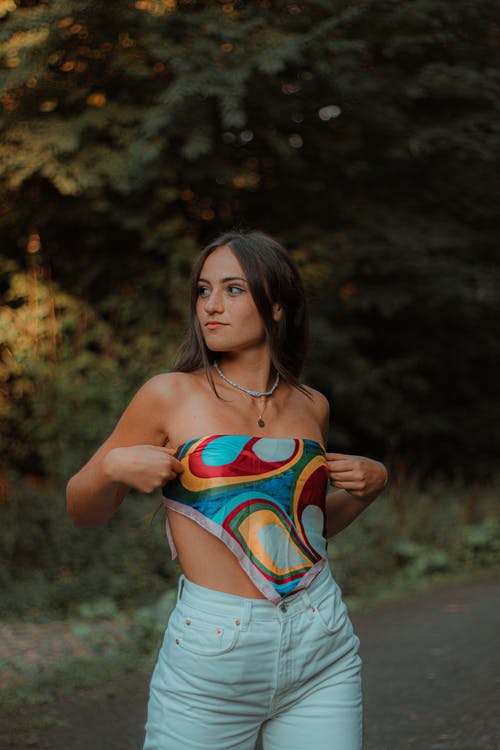 有关印花大手帕, 垂直拍摄, 女人的免费素材图片