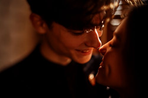 有关一对, 凝视, 喜怒无常的免费素材图片