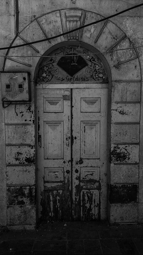 有关單色, 垂直拍摄, 灰階的免费素材图片