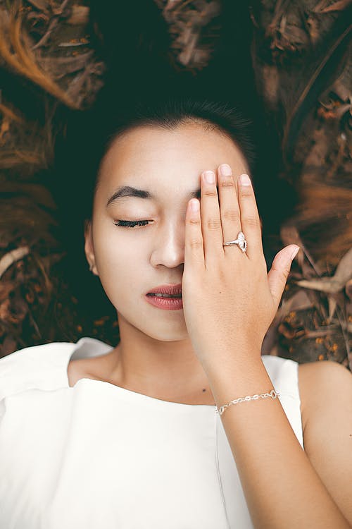 有关垂直拍摄, 女人, 年轻的免费素材图片