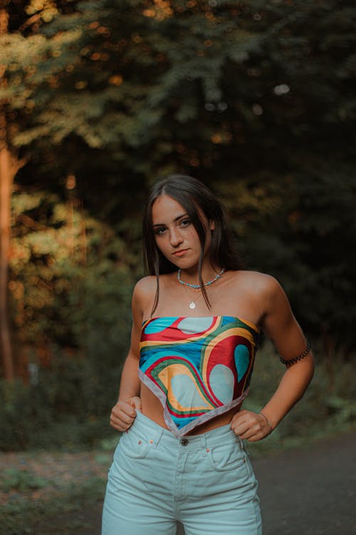 有关印花大手帕, 垂直拍摄, 女人的免费素材图片