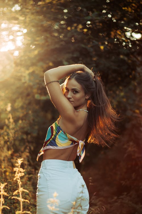 有关印花大手帕, 垂直拍摄, 女人的免费素材图片