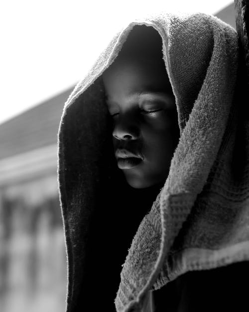 有关儿童, 单色, 垂直拍摄的免费素材图片