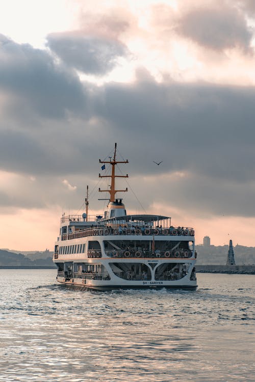 有关交通方式, 偶然的人, 喜怒无常的天空的免费素材图片