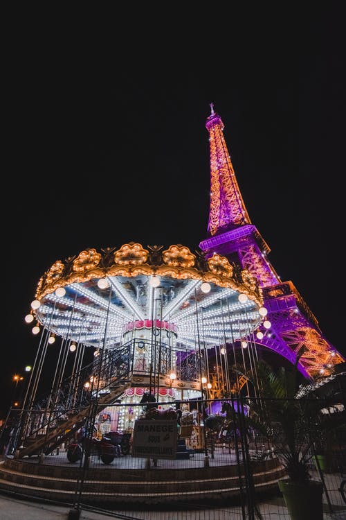 有关低角度拍摄, 旋转木马, 明亮的灯光的免费素材图片