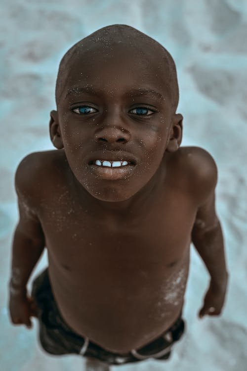 有关儿童, 半裸, 垂直拍摄的免费素材图片