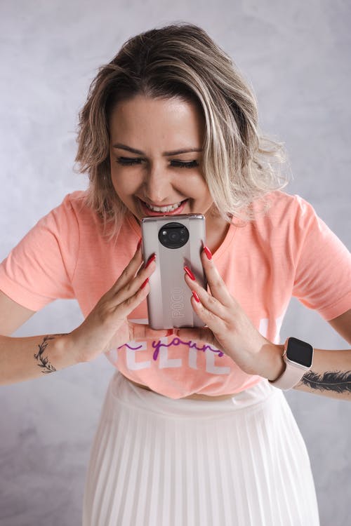 有关垂直拍摄, 女人, 工作室的免费素材图片