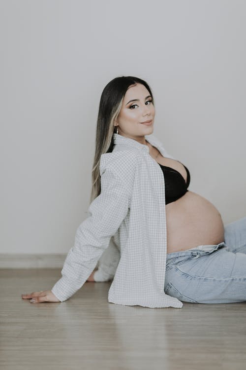 有关坐, 女人, 女性的免费素材图片