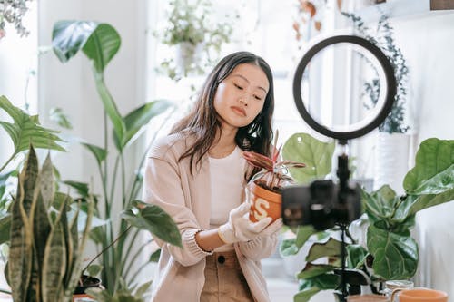 有关人, 女人, 室内的免费素材图片