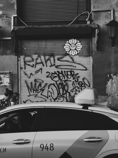 有关卷起门, 喷漆, 涂鸦的免费素材图片