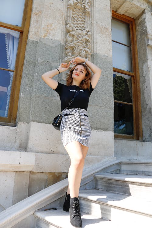 有关双手举起, 垂直拍摄, 女人的免费素材图片