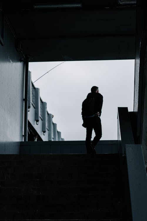 有关人, 低角度拍摄, 垂直拍摄的免费素材图片