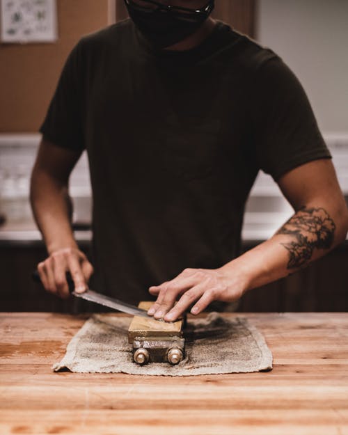 有关人, 刀, 室内的免费素材图片