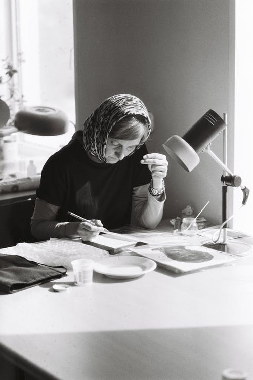 有关坐, 天, 女人的免费素材图片