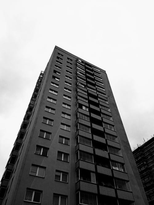 有关低角度拍摄, 公寓楼, 单色的免费素材图片