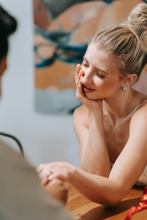 有关一对, 人, 发髻的免费素材图片