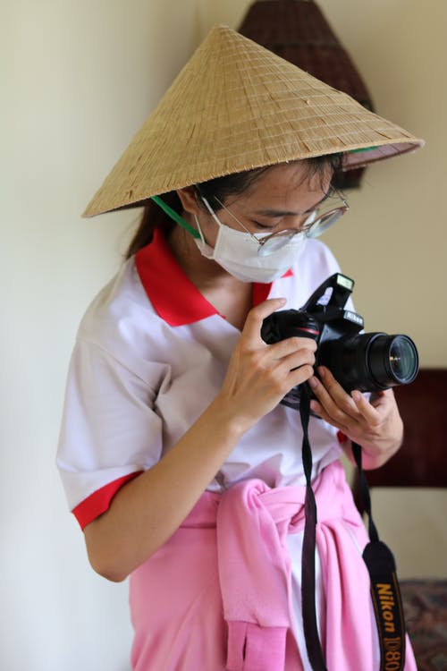 有关Nikon 相机, 人, 垂直拍摄的免费素材图片