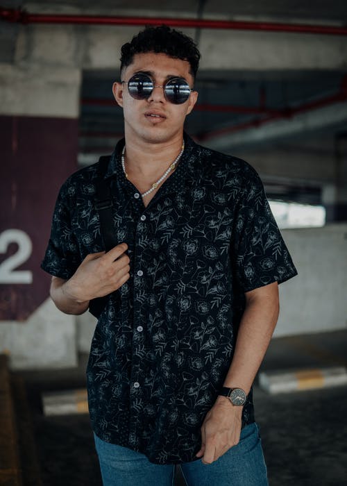 有关人, 垂直拍摄, 墨镜的免费素材图片