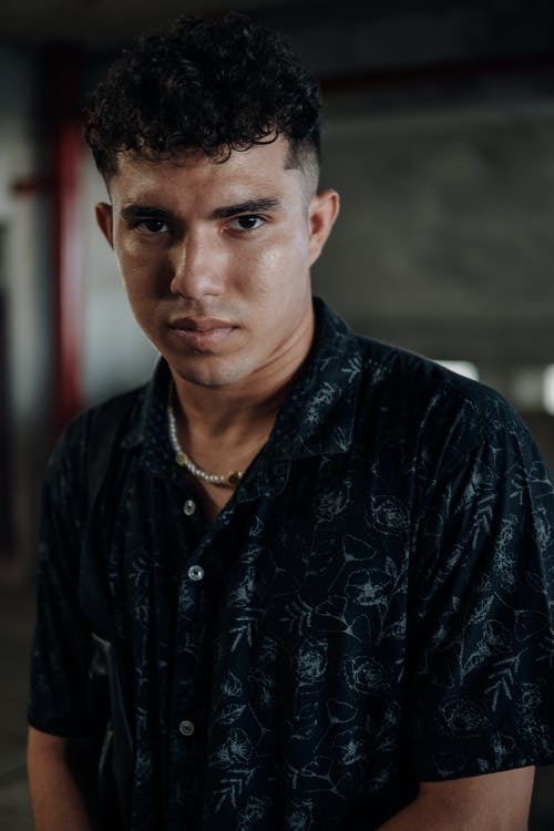 有关人, 严肃, 垂直拍摄的免费素材图片