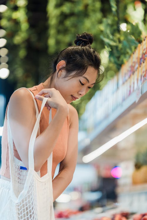 有关垂直拍摄, 女人, 携带的免费素材图片