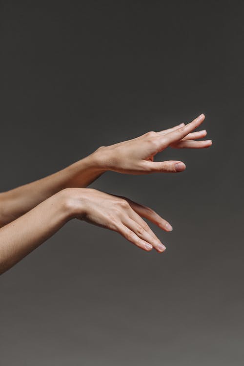 有关人体皮肤, 人的手, 人的手指的免费素材图片