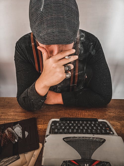 有关人, 倚, 垂直拍摄的免费素材图片