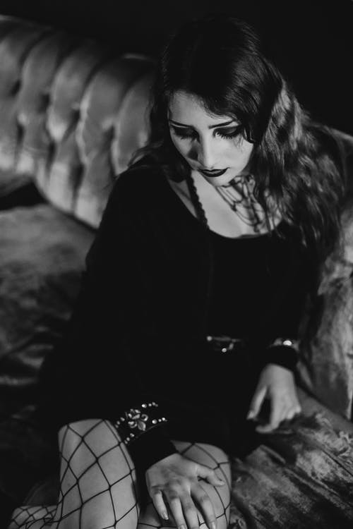 有关單色, 坐, 垂直拍摄的免费素材图片