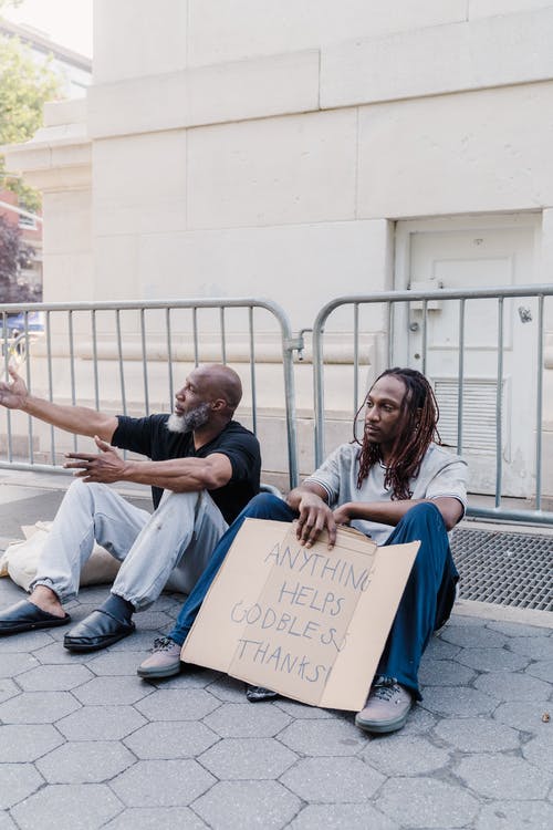 有关乞丐, 坐, 垂直拍摄的免费素材图片