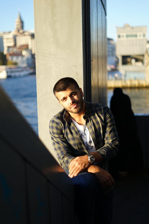 有关人, 坐, 垂直拍摄的免费素材图片