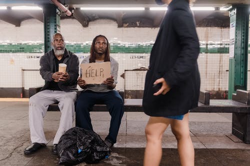 有关不幸, 地铁月台, 坐的免费素材图片