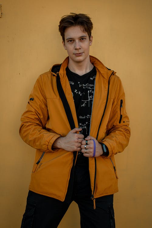 有关人, 垂直拍摄, 擺姿勢的免费素材图片