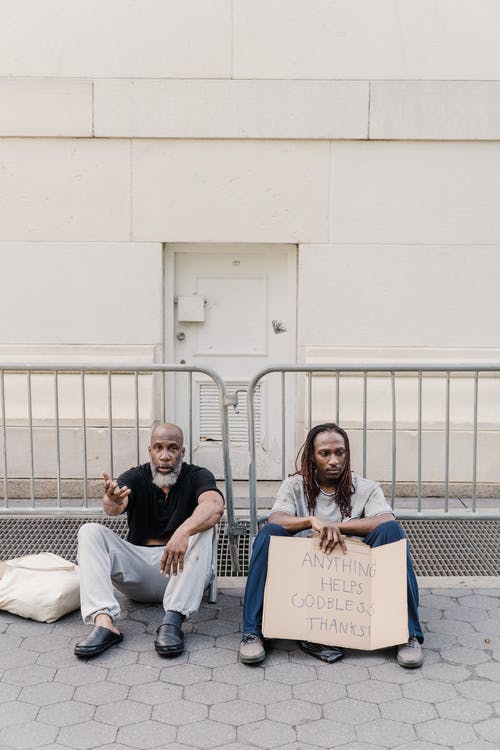 有关人行道, 坐, 垂直拍摄的免费素材图片