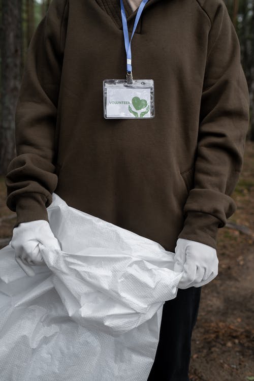 有关人的手臂, 伸出援助之手, 保护的免费素材图片