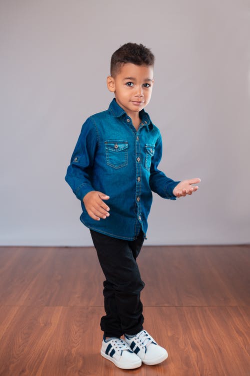 有关儿童, 垂直拍摄, 小孩的免费素材图片