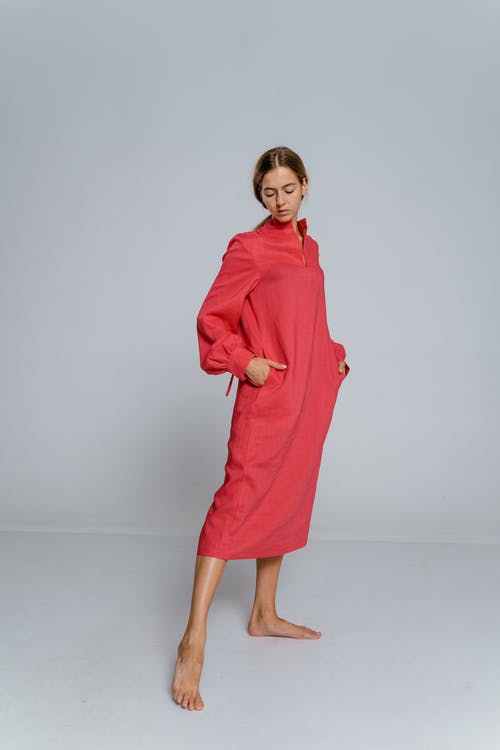 有关人脚, 人脚脚, 双手插在口袋里的免费素材图片