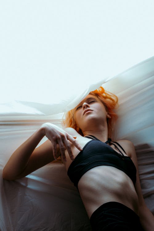 有关半裸, 天, 女人的免费素材图片