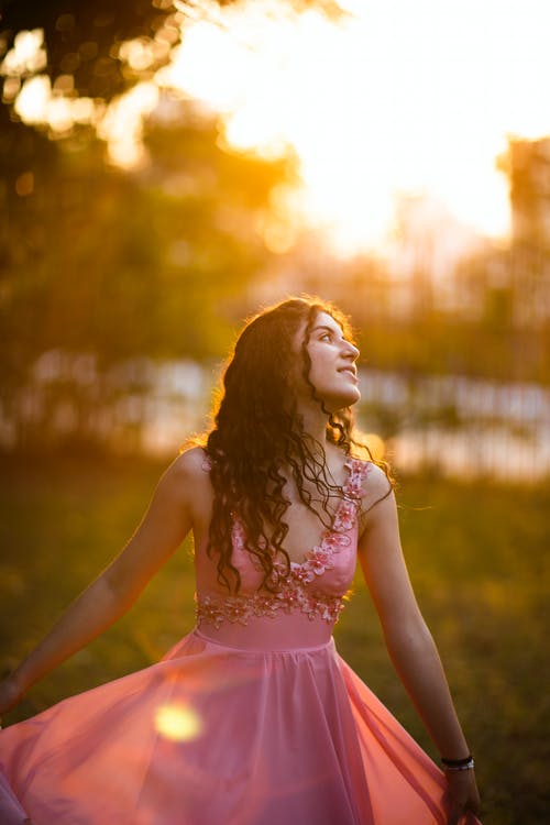 有关垂直拍摄, 女人, 年轻的免费素材图片