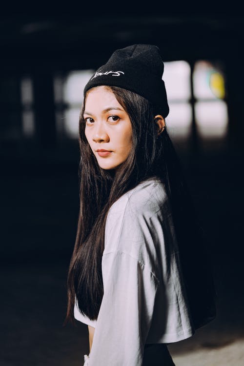 有关咖啡色头发的女人, 垂直拍摄, 女性肖像的免费素材图片