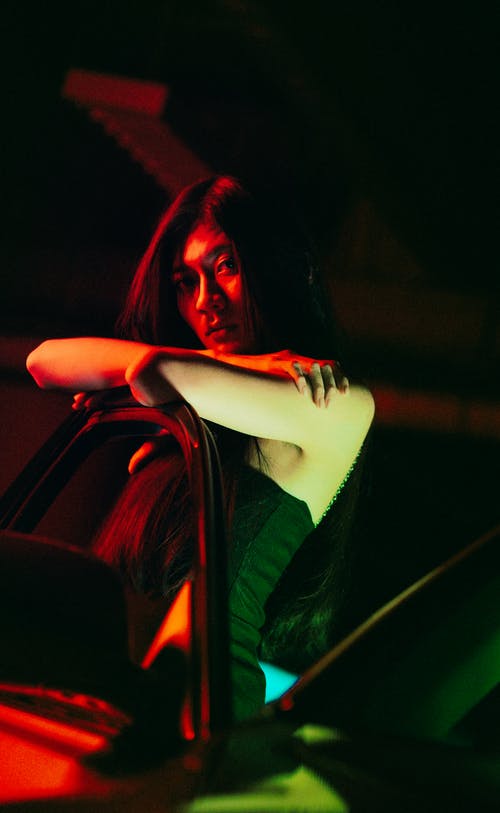 有关咖啡色头发的女人, 女性, 彩灯的免费素材图片