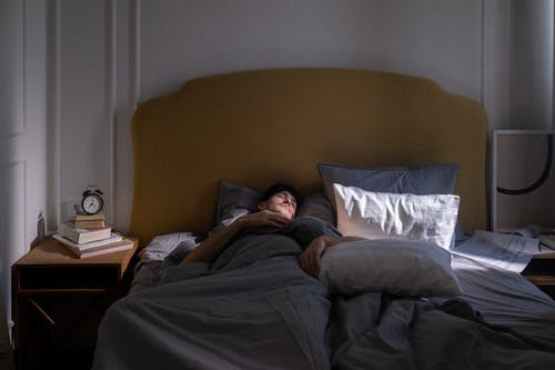 有关下, 人, 图书的免费素材图片