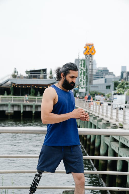 河边锻炼的人 · 免费素材图片