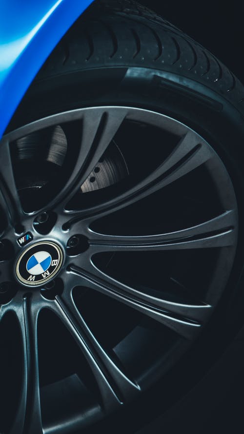 有关垂直拍摄, 宝马, 轮胎的免费素材图片