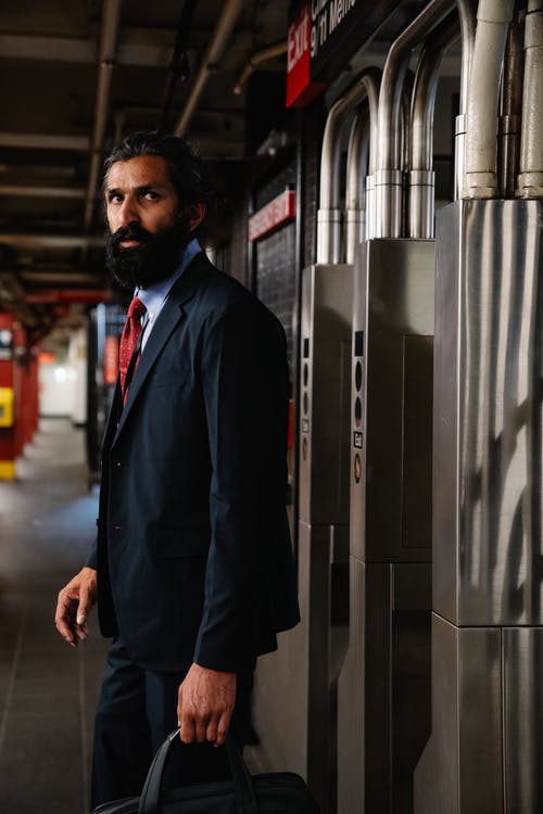 穿着正装的男人 · 免费素材图片