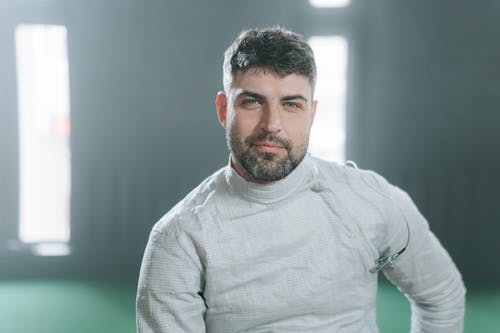 有关专注于前景, 人, 击剑的免费素材图片