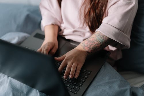 有关刺青, 在家, 在家工作的免费素材图片