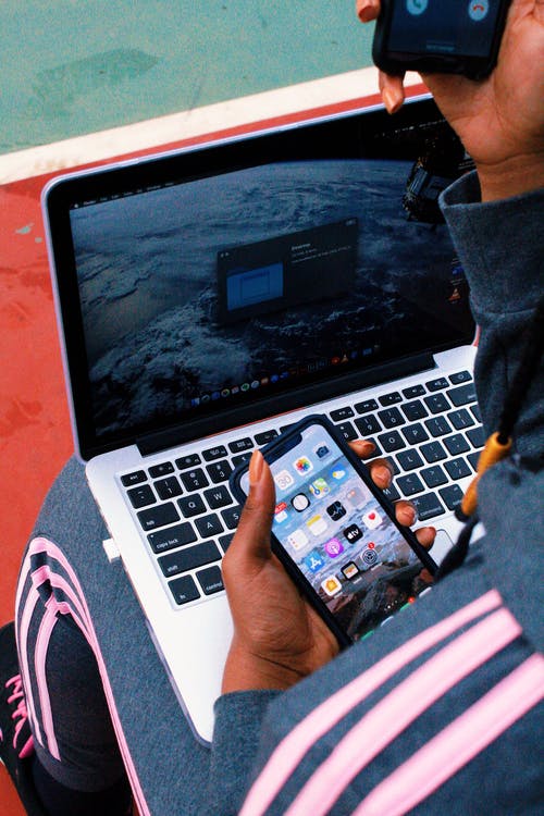 有关MacBook, 垂直拍摄, 小工具的免费素材图片