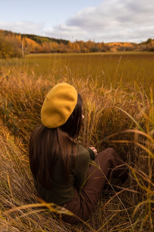 有关人, 坐, 垂直拍摄的免费素材图片
